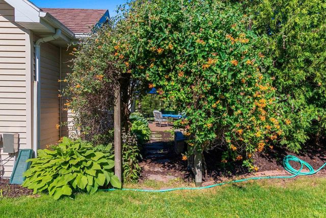 1900 E ORCHARD BLOSSOM DRIVE, Appleton, WI 54915