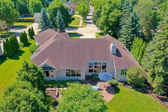 1900 E ORCHARD BLOSSOM DRIVE, Appleton, WI 54915