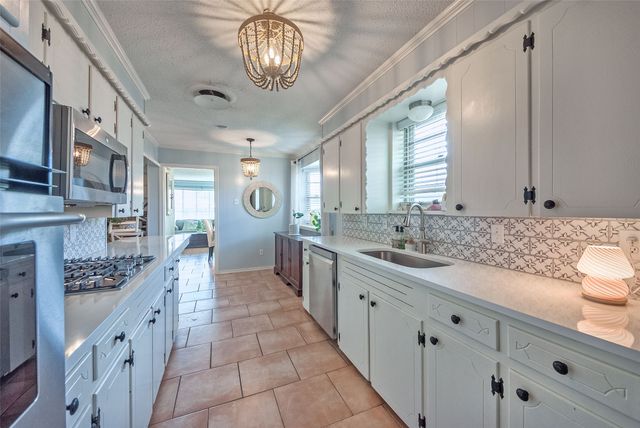 5739 Banting Way, Dallas, TX 75227