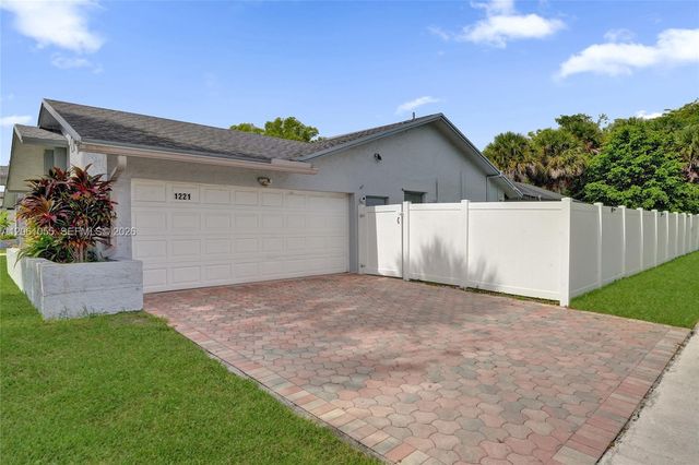 1221 NW 78th Avenue, Plantation, FL 33322
