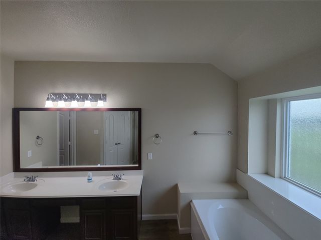 7009 Turnberry Drive, Cleburne, TX 76033