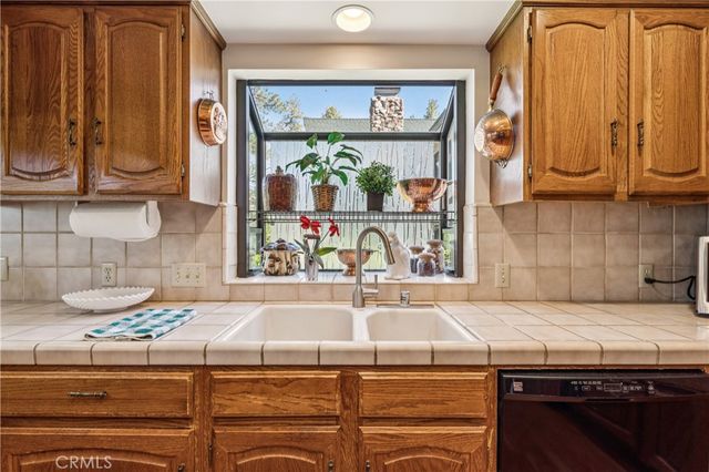 524 Golf Course Road, Lake Arrowhead, CA 92352