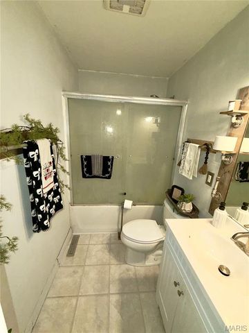 207 E High Street, Troy, IL 62294