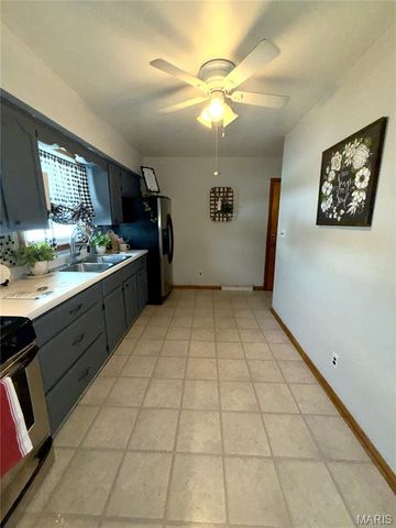 207 E High Street, Troy, IL 62294