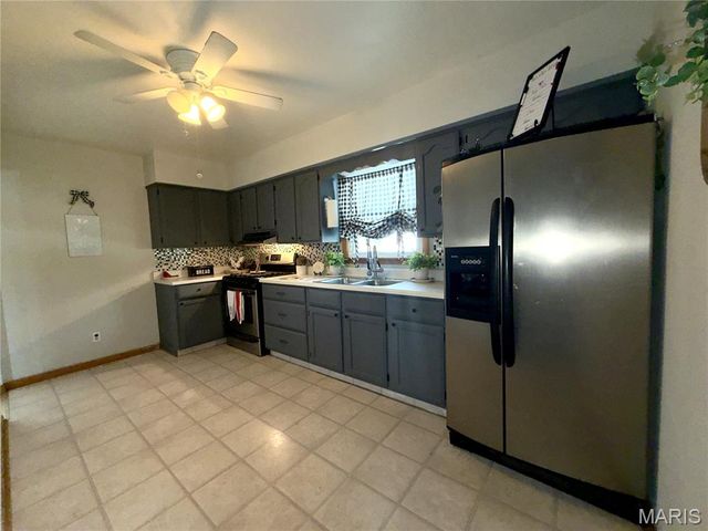 207 E High Street, Troy, IL 62294