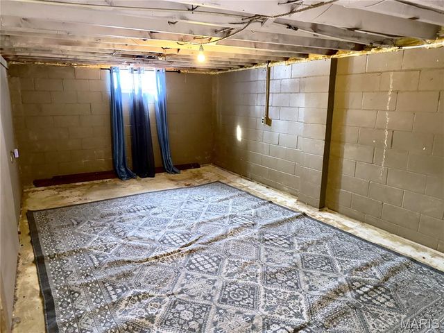 207 E High Street, Troy, IL 62294