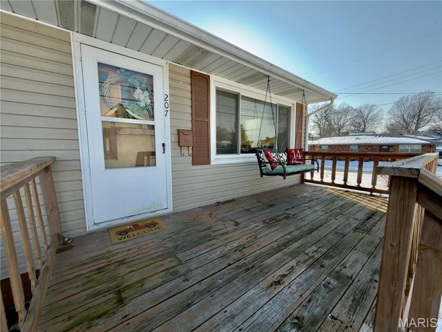 207 E High Street, Troy, IL 62294