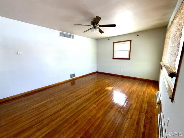 207 E High Street, Troy, IL 62294