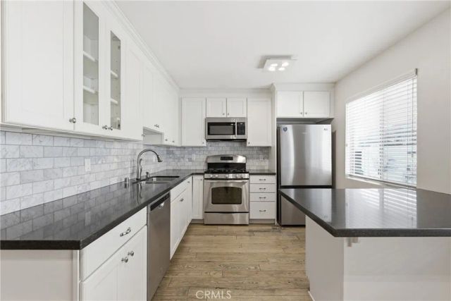 7802 Via Tortona, Burbank, CA 91504