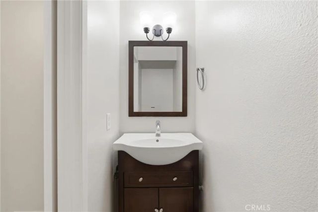 7802 Via Tortona, Burbank, CA 91504