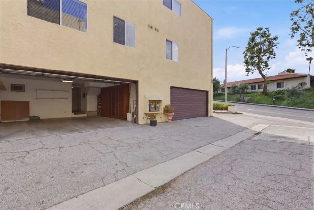 7802 Via Tortona, Burbank, CA 91504