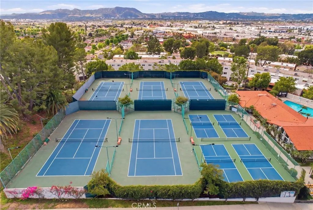 7802 Via Tortona, Burbank, CA 91504