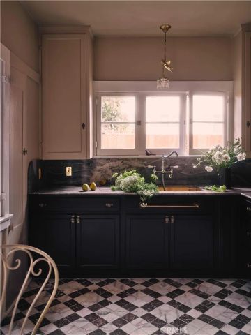 7148 Marshfield, Los Angeles, CA 90046