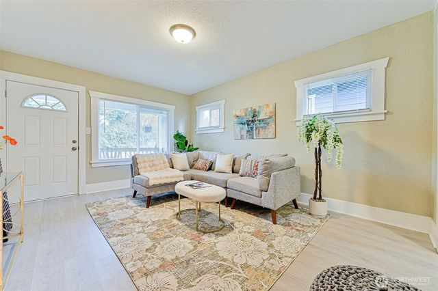 420 E 46th Street, Tacoma, WA 98404