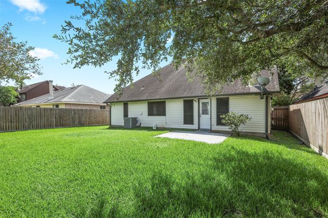 714 Regency Court, Friendswood, TX 77546