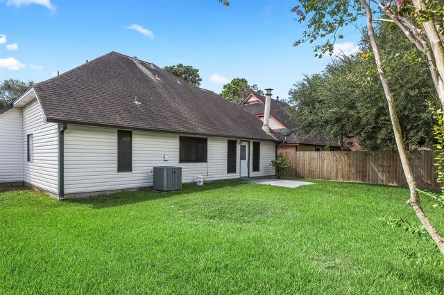 714 Regency Court, Friendswood, TX 77546