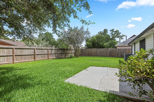 714 Regency Court, Friendswood, TX 77546