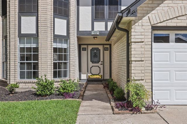 714 Regency Court, Friendswood, TX 77546