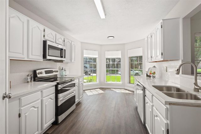 714 Regency Court, Friendswood, TX 77546