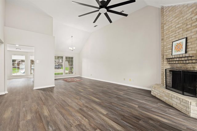 714 Regency Court, Friendswood, TX 77546