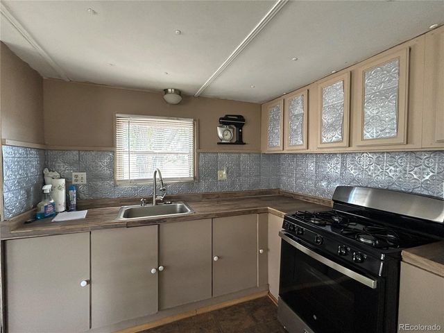319 Palisade Ct, Crestone, CO 81131