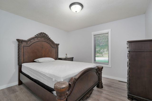1037 W Lindberg Street, Springfield, MO 65807