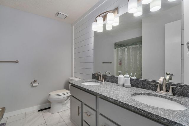 1037 W Lindberg Street, Springfield, MO 65807