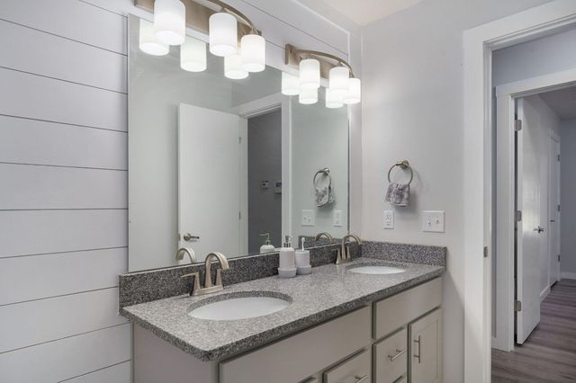 1037 W Lindberg Street, Springfield, MO 65807