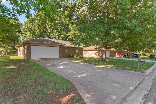 1037 W Lindberg Street, Springfield, MO 65807