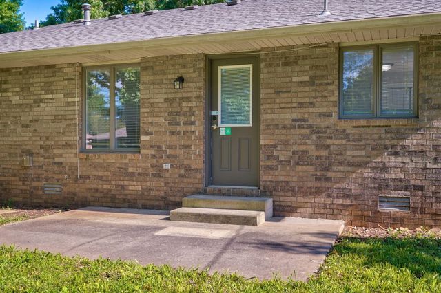 1037 W Lindberg Street, Springfield, MO 65807