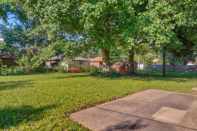 1037 W Lindberg Street, Springfield, MO 65807