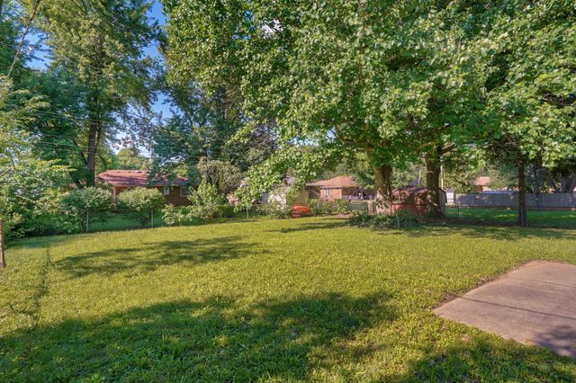 1037 W Lindberg Street, Springfield, MO 65807