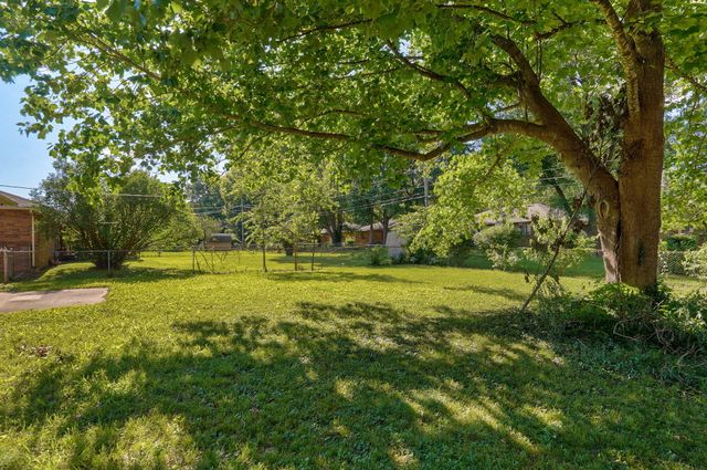 1037 W Lindberg Street, Springfield, MO 65807