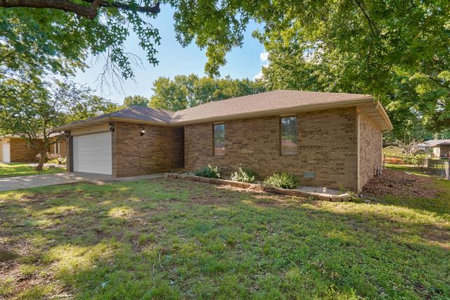 1037 W Lindberg Street, Springfield, MO 65807