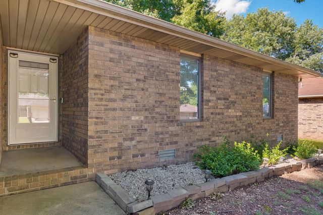 1037 W Lindberg Street, Springfield, MO 65807