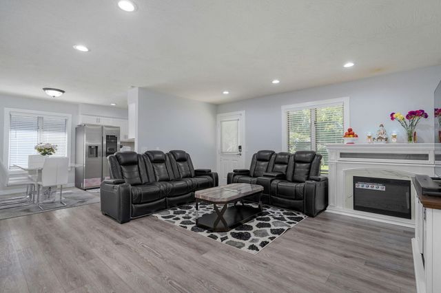 1037 W Lindberg Street, Springfield, MO 65807