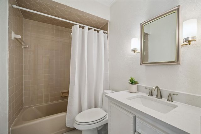 6411 Buffalo Speedway, West University Place, TX 77005