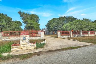 230 Heritage Oaks DR, Cedar Creek, TX 78612