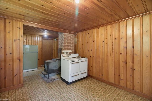 5650 Waller Road, Pfafftown, NC 27040