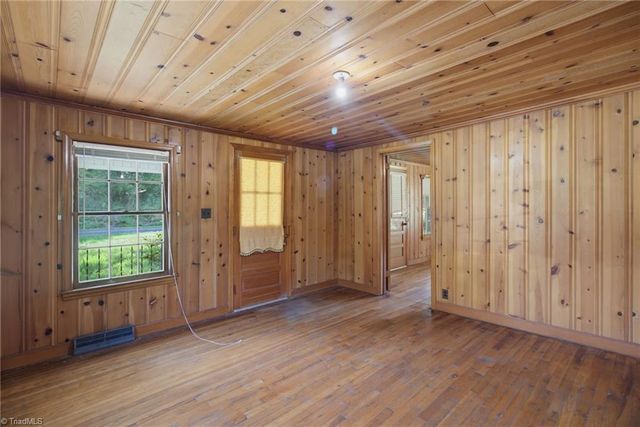 5650 Waller Road, Pfafftown, NC 27040