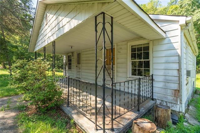 5650 Waller Road, Pfafftown, NC 27040