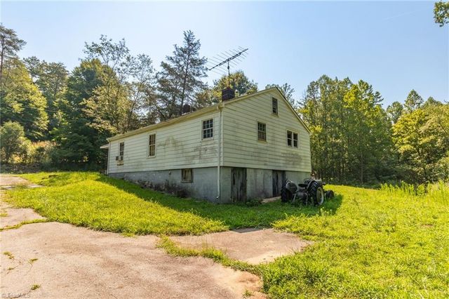 5650 Waller Road, Pfafftown, NC 27040