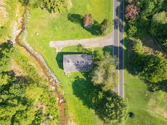5650 Waller Road, Pfafftown, NC 27040