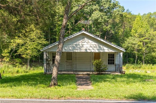 5650 Waller Road, Pfafftown, NC 27040