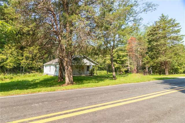 5650 Waller Road, Pfafftown, NC 27040