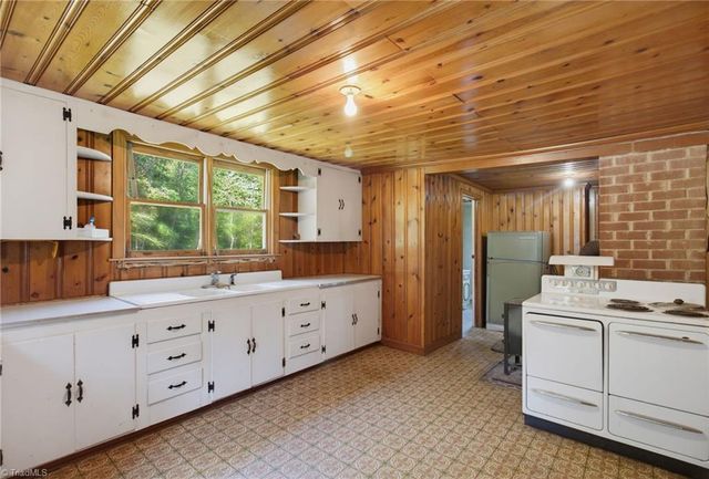 5650 Waller Road, Pfafftown, NC 27040