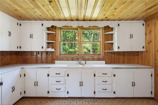 5650 Waller Road, Pfafftown, NC 27040