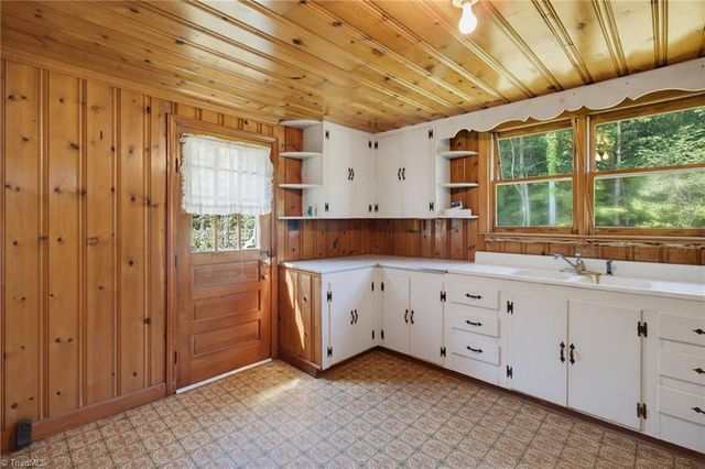 5650 Waller Road, Pfafftown, NC 27040