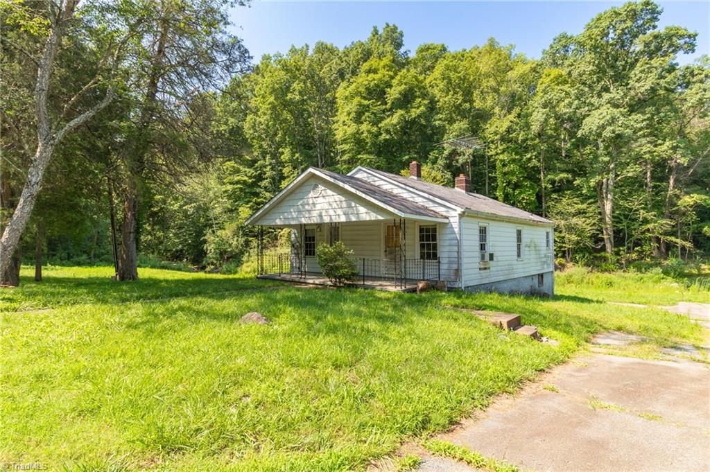 5650 Waller Road, Pfafftown, NC 27040