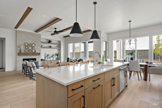 880 E Crescendo St, Meridian, ID 83642